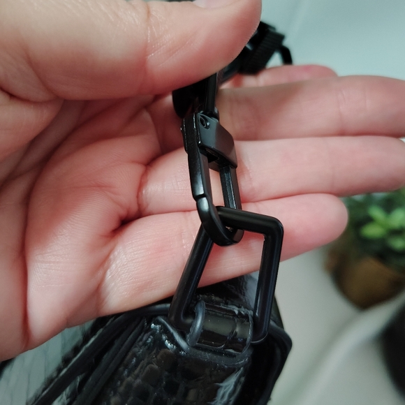 ALDO Black Patent Leather Alligator/Snake Clutch/Handbag w/ Double Snake Head - Picture 7 of 13